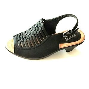 Easy Street women's buckle black Sandals Sz 7m
